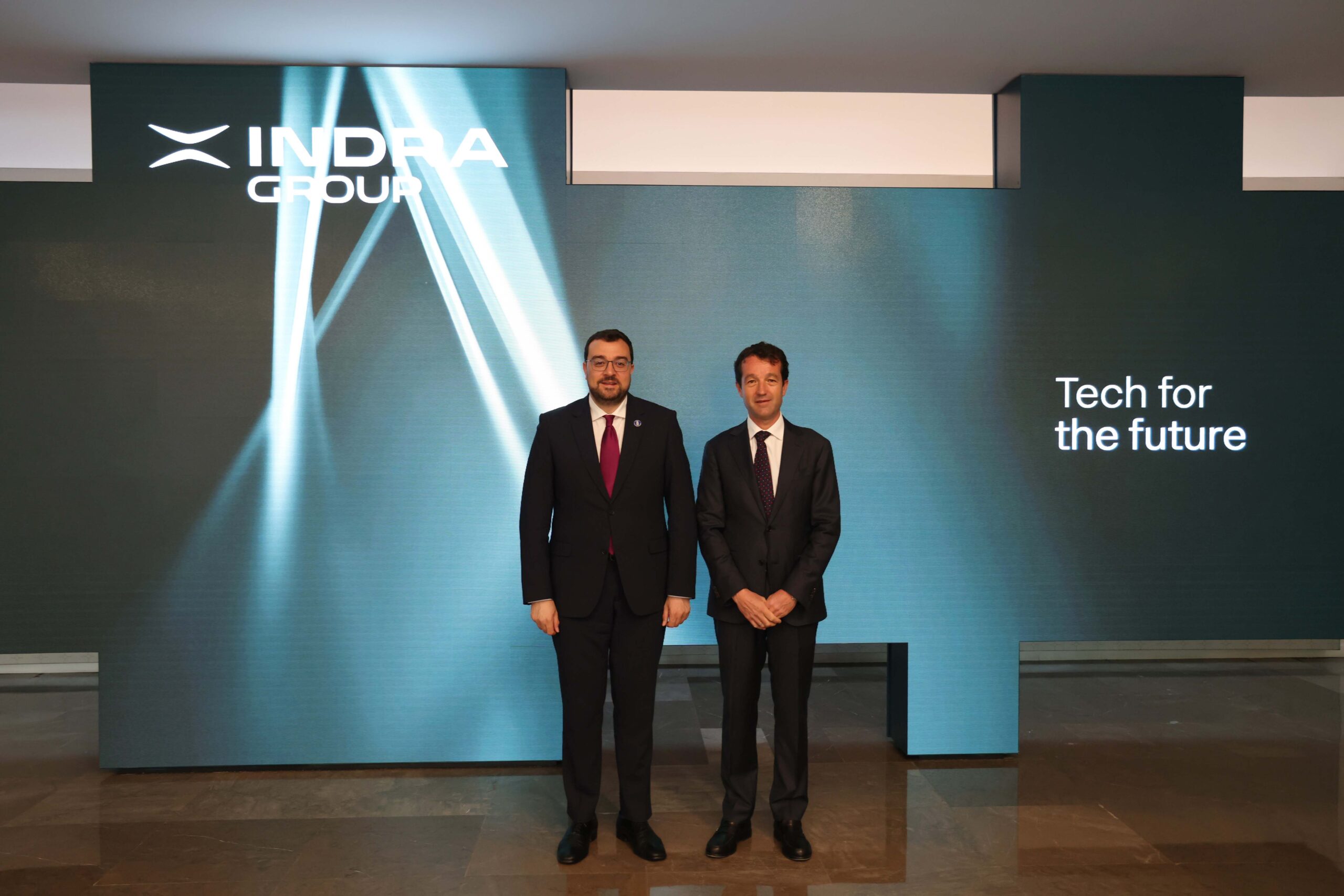 El presidente del Principado de Asturias, Adrián Barbón, visita la sede de Indra Group para reunirse con su presidente, Ángel Escribano